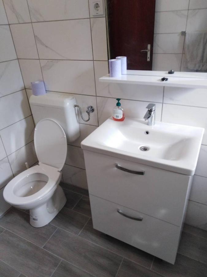 Апартаменти Apartman Mira Башка Екстер'єр фото